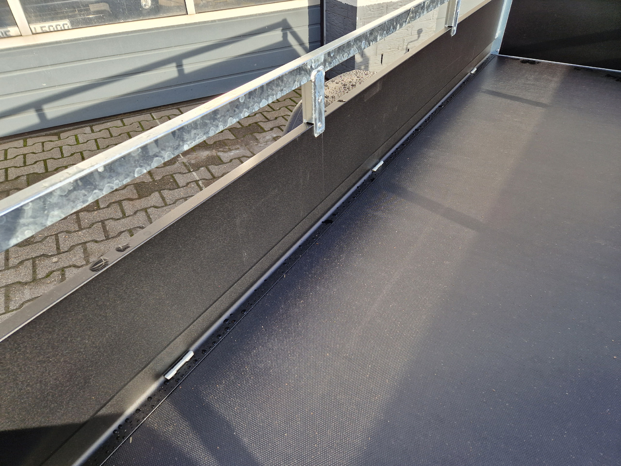 Saris Anhänger DV135 McAlu Pro MP 255x133x43cm blackline (S) 1350kg black deal Aktion - Причеп для легкових автомобілів: фото 4 Saris Anhänger DV135 McAlu Pro MP 255x133x43cm blackline (S) 1350kg black deal Aktion - Причеп для легкових автомобілів: фото 4