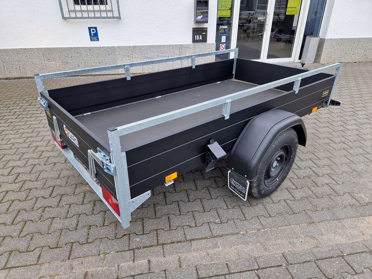 Saris Anhänger DV135 McAlu Pro MP 255x133x44cm black klappbare Vorderwand 1350kg - Причеп для легкових автомобілів: фото 5 Saris Anhänger DV135 McAlu Pro MP 255x133x44cm black klappbare Vorderwand 1350kg - Причеп для легкових автомобілів: фото 5