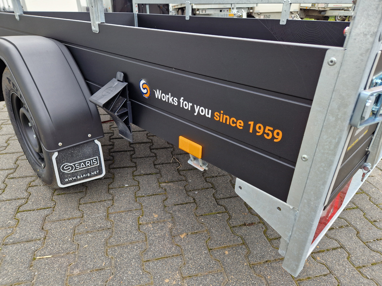 Saris Anhänger DV135 McAlu Pro MP 255x133x44cm black klappbare Vorderwand 1350kg - Причеп для легкових автомобілів: фото 3 Saris Anhänger DV135 McAlu Pro MP 255x133x44cm black klappbare Vorderwand 1350kg - Причеп для легкових автомобілів: фото 3