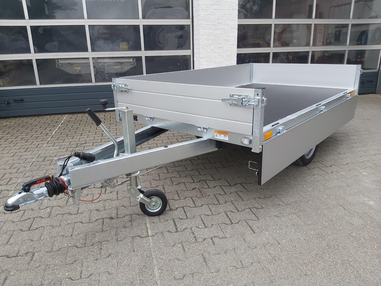 Saris PL 256 150 1500 1 256x150x30cm 13" 1500kg Modell 2024 - Причеп для легкових автомобілів: фото 3 Saris PL 256 150 1500 1 256x150x30cm 13" 1500kg Modell 2024 - Причеп для легкових автомобілів: фото 3