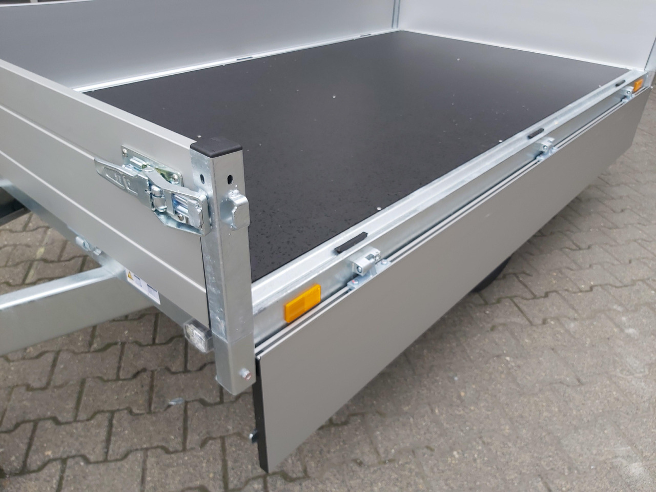Saris PL 256 150 1500 1 256x150x30cm 13" 1500kg Modell 2024 - Причеп для легкових автомобілів: фото 4 Saris PL 256 150 1500 1 256x150x30cm 13" 1500kg Modell 2024 - Причеп для легкових автомобілів: фото 4