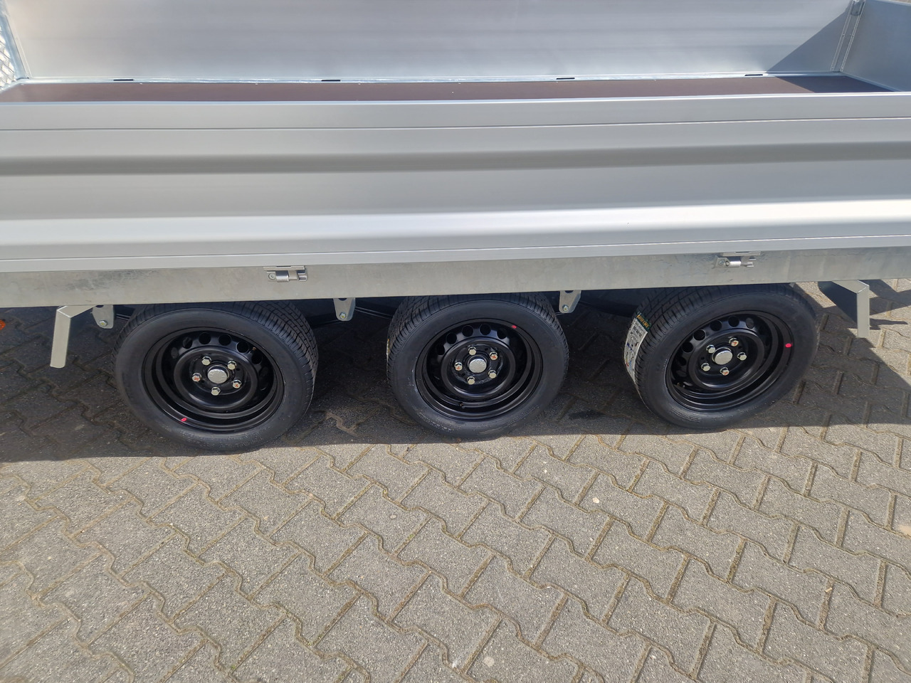 Самоскид причіп Variant Maschinentransporter 3543 UX Maxi Load LED Tridem Parabelfederung 3500kg: фото 15