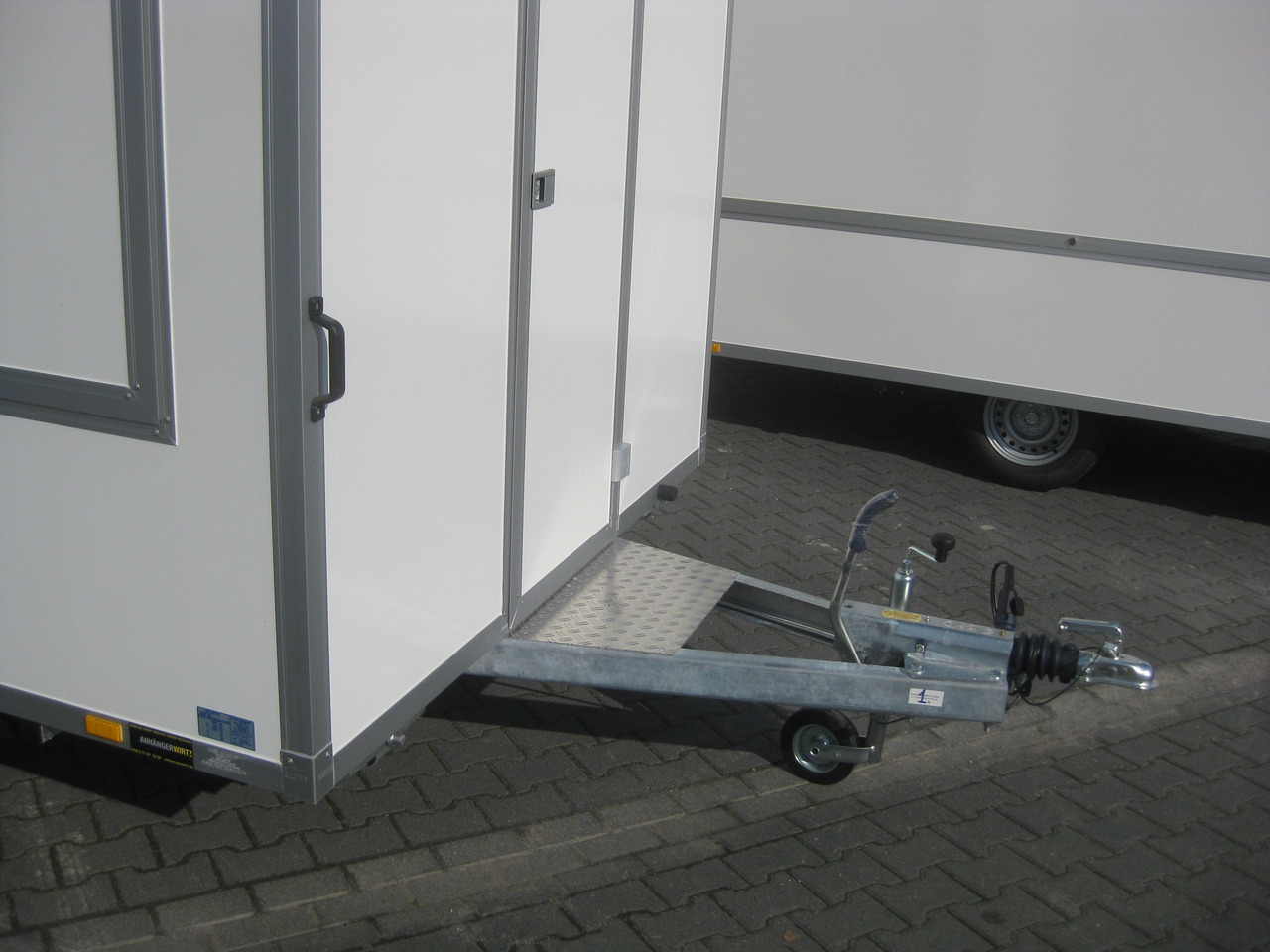 Verkaufsanhänger VKE 1337/206 370cm 2 Verkaufsklappen Tür vorn Multi Leerwagen (L) 1300 kg - Торговий причіп: фото 2 Verkaufsanhänger VKE 1337/206 370cm 2 Verkaufsklappen Tür vorn Multi Leerwagen (L) 1300 kg - Торговий причіп: фото 2