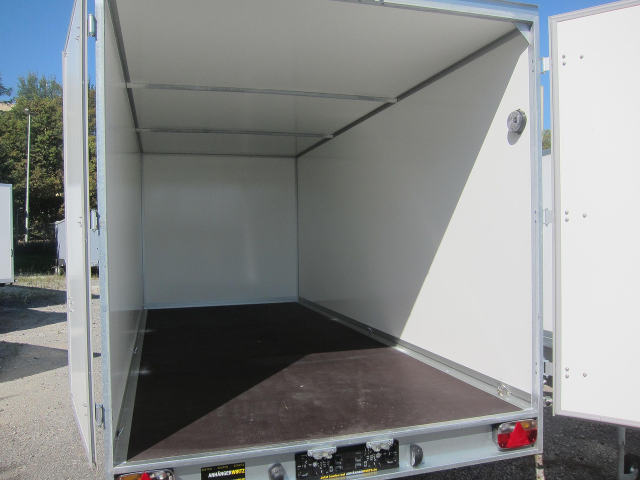 WM Meyer Kofferanhänger AZHLC 2750/210 S40 501x210x205cm (XXL) 2700kg - Закритий кузов причіп: фото 5 WM Meyer Kofferanhänger AZHLC 2750/210 S40 501x210x205cm (XXL) 2700kg - Закритий кузов причіп: фото 5