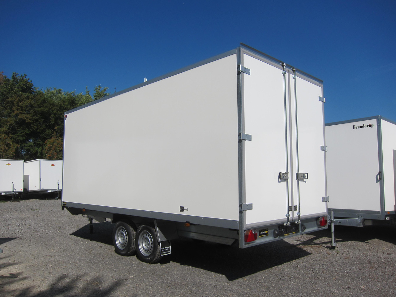 WM Meyer Kofferanhänger AZHLC 2750/210 S40 501x210x205cm (XXL) 2700kg - Закритий кузов причіп: фото 3 WM Meyer Kofferanhänger AZHLC 2750/210 S40 501x210x205cm (XXL) 2700kg - Закритий кузов причіп: фото 3
