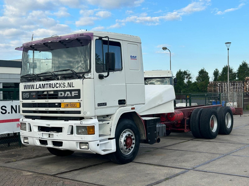 DAF 95.400 - Вантажівка шасі: фото 1 DAF 95.400 - Вантажівка шасі: фото 1