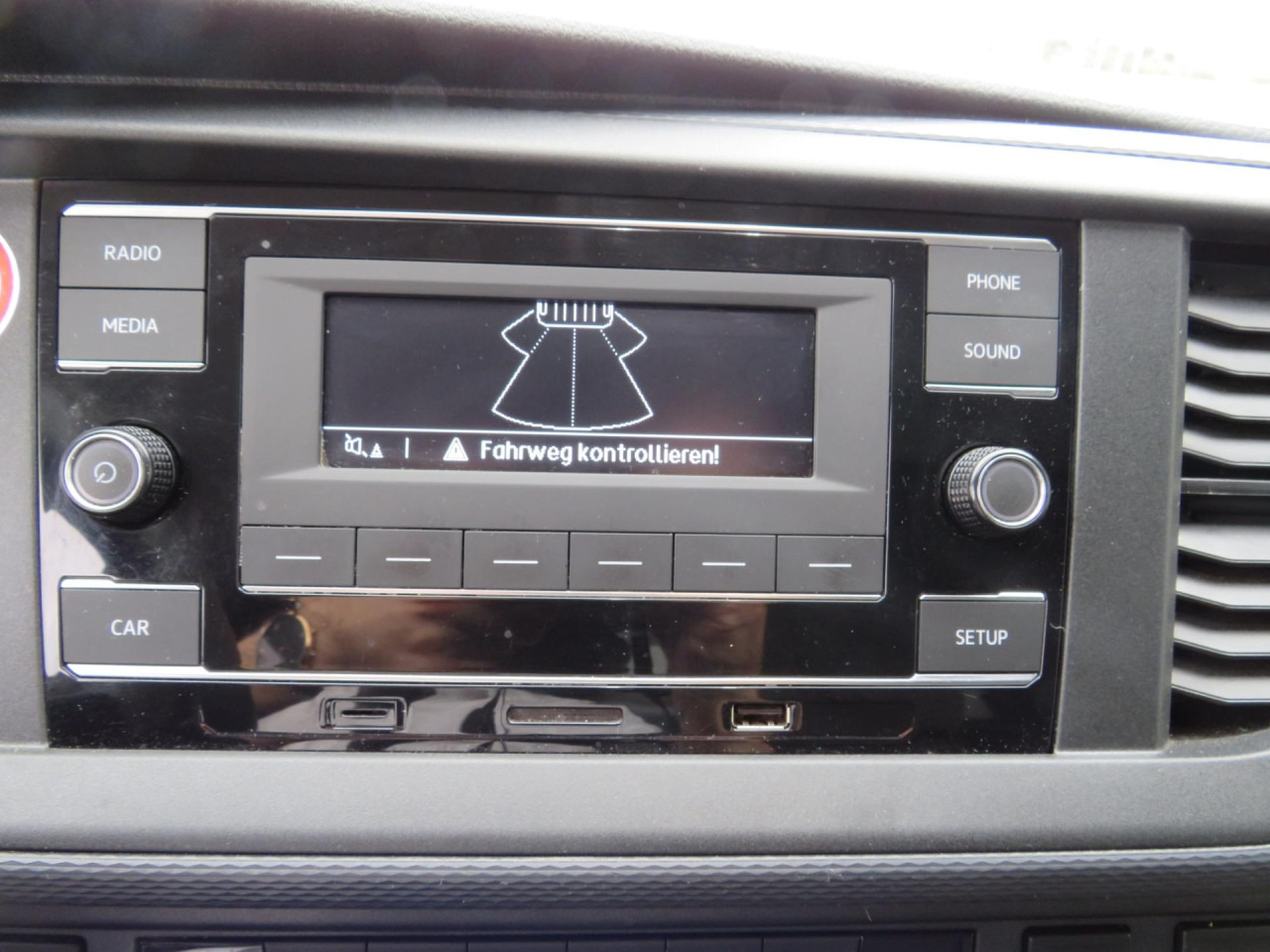 VOLKSWAGEN T6.1 Transporter 2.0 TDI Kasten Klima ZV - Легковий фургон: фото 4 VOLKSWAGEN T6.1 Transporter 2.0 TDI Kasten Klima ZV - Легковий фургон: фото 4