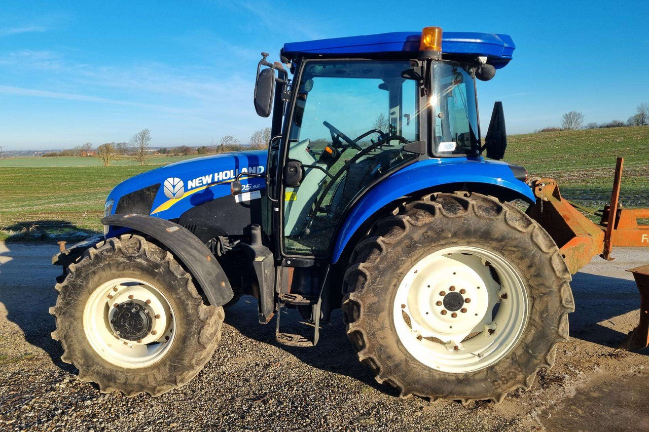 New Holland TD 5.95 - Трактор: фото 3 New Holland TD 5.95 - Трактор: фото 3