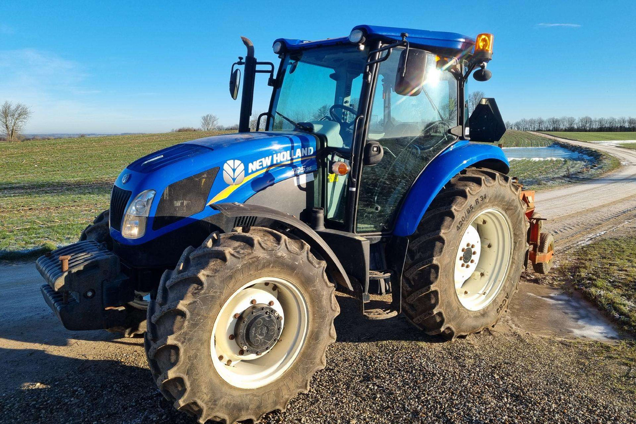 New Holland TD 5.95 - Трактор: фото 1 New Holland TD 5.95 - Трактор: фото 1