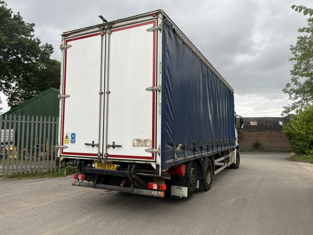 Mercedes Actros 2532 6x2 Curtaij side - Тентована вантажівка: фото 4 Mercedes Actros 2532 6x2 Curtaij side - Тентована вантажівка: фото 4