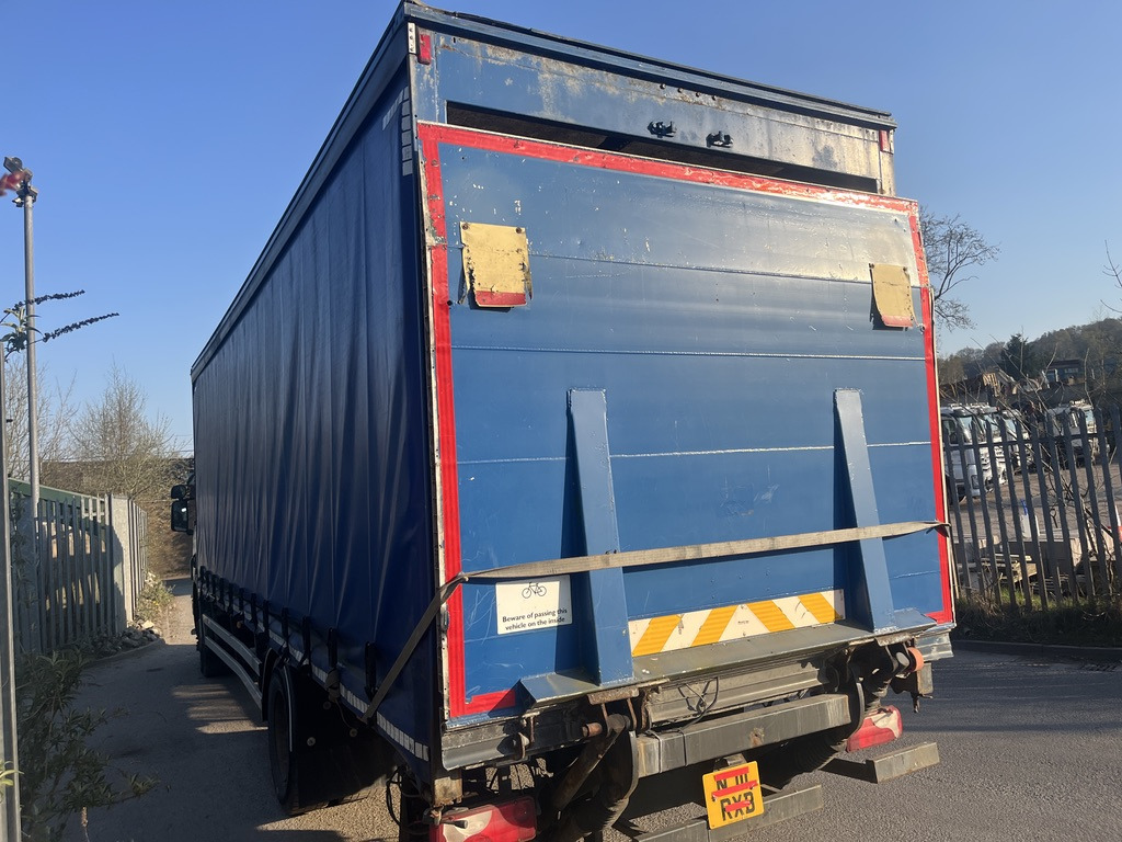 Scania P230 4x2 Curtain side - Тентована вантажівка: фото 4 Scania P230 4x2 Curtain side - Тентована вантажівка: фото 4