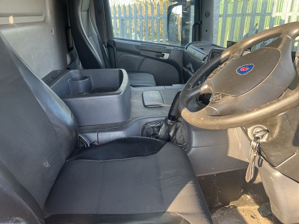 Scania P230 4x2 Curtain side - Тентована вантажівка: фото 5 Scania P230 4x2 Curtain side - Тентована вантажівка: фото 5