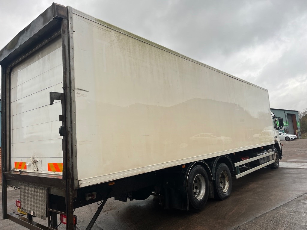 Volvo FM9 300 Euro 4 - Фургон з закритим кузовом: фото 3 Volvo FM9 300 Euro 4 - Фургон з закритим кузовом: фото 3