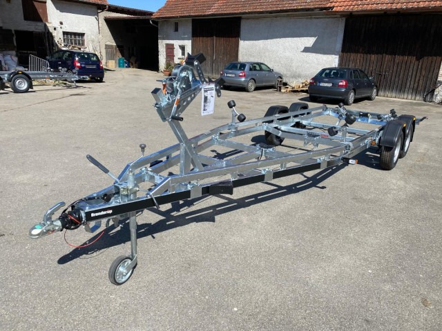 Brenderup Brenderup Premium Bootsanhänger 242500TB SR mit Superrollen, 2,5 to. 7,2m/ 24 Fuß - Причіп для човна: фото 1 Brenderup Brenderup Premium Bootsanhänger 242500TB SR mit Superrollen, 2,5 to. 7,2m/ 24 Fuß - Причіп для човна: фото 1