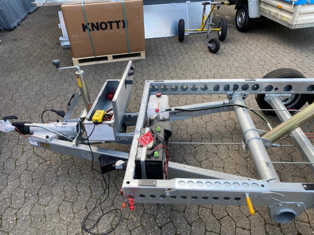 Brian James Cargo Tipper Heckkipper 3-achs, 526-4020-35-3-12, 4000 x 2000 x 300 mm, 3,5 to. - Самоскид причіп: фото 5 Brian James Cargo Tipper Heckkipper 3-achs, 526-4020-35-3-12, 4000 x 2000 x 300 mm, 3,5 to. - Самоскид причіп: фото 5