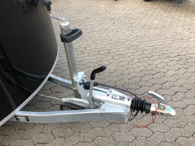 Cheval Liberte Debon Roadster 500 Alu + Türe 2600 kg, 100 km/h, 320x167x200cm - Закритий кузов причіп: фото 2 Cheval Liberte Debon Roadster 500 Alu + Türe 2600 kg, 100 km/h, 320x167x200cm - Закритий кузов причіп: фото 2