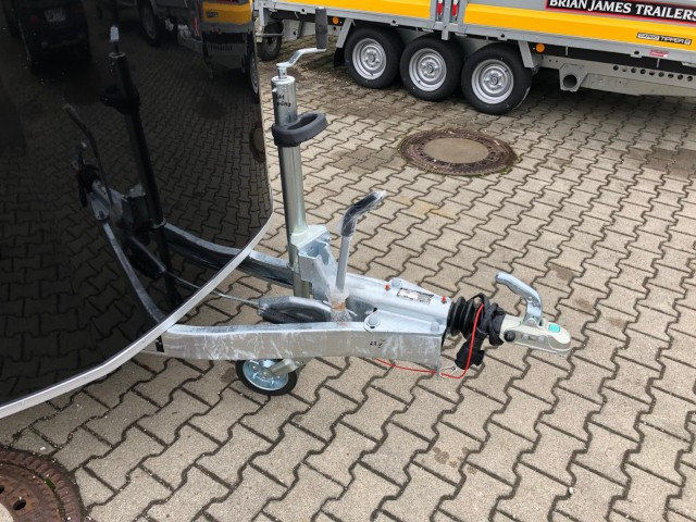 Cheval Liberte Debon Roadster 700 Alu + Türe 2600 kg, 100 km/h, 375x180x202cm - Закритий кузов причіп: фото 2 Cheval Liberte Debon Roadster 700 Alu + Türe 2600 kg, 100 km/h, 375x180x202cm - Закритий кузов причіп: фото 2