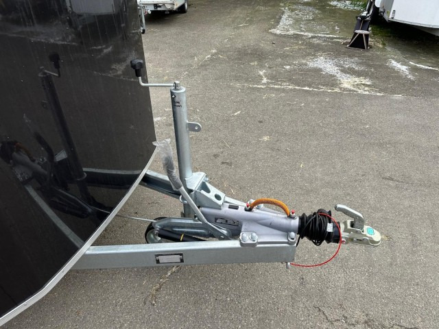 Cheval Liberte Debon Roadster 900 Alu + Türe 3500 kg, 100 km/h, 495x202x202cm - Закритий кузов причіп: фото 2 Cheval Liberte Debon Roadster 900 Alu + Türe 3500 kg, 100 km/h, 495x202x202cm - Закритий кузов причіп: фото 2