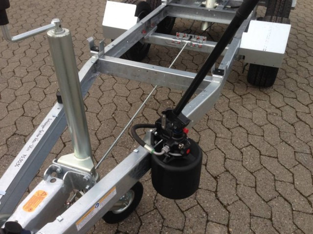 Humbaur HUK 272715 Heckkipper 2,7 t. 2680 x 1500 x 300mm - Самоскид причіп: фото 4 Humbaur HUK 272715 Heckkipper 2,7 t. 2680 x 1500 x 300mm - Самоскид причіп: фото 4