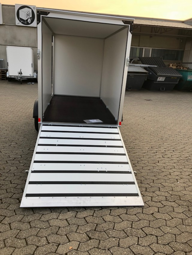Humbaur Koffer HK 253015-18P, 2,5 to. 3040x1510x1800mm, Rampe, Seitentüre - Закритий кузов причіп: фото 4 Humbaur Koffer HK 253015-18P, 2,5 to. 3040x1510x1800mm, Rampe, Seitentüre - Закритий кузов причіп: фото 4