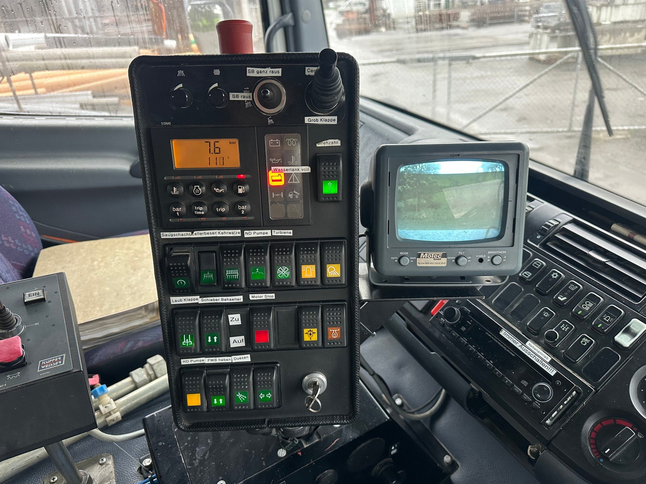 MERCEDES-BENZ Atego 1823 4x4 Faun 7m3 - Підмітально-прибиральна машина: фото 4 MERCEDES-BENZ Atego 1823 4x4 Faun 7m3 - Підмітально-прибиральна машина: фото 4