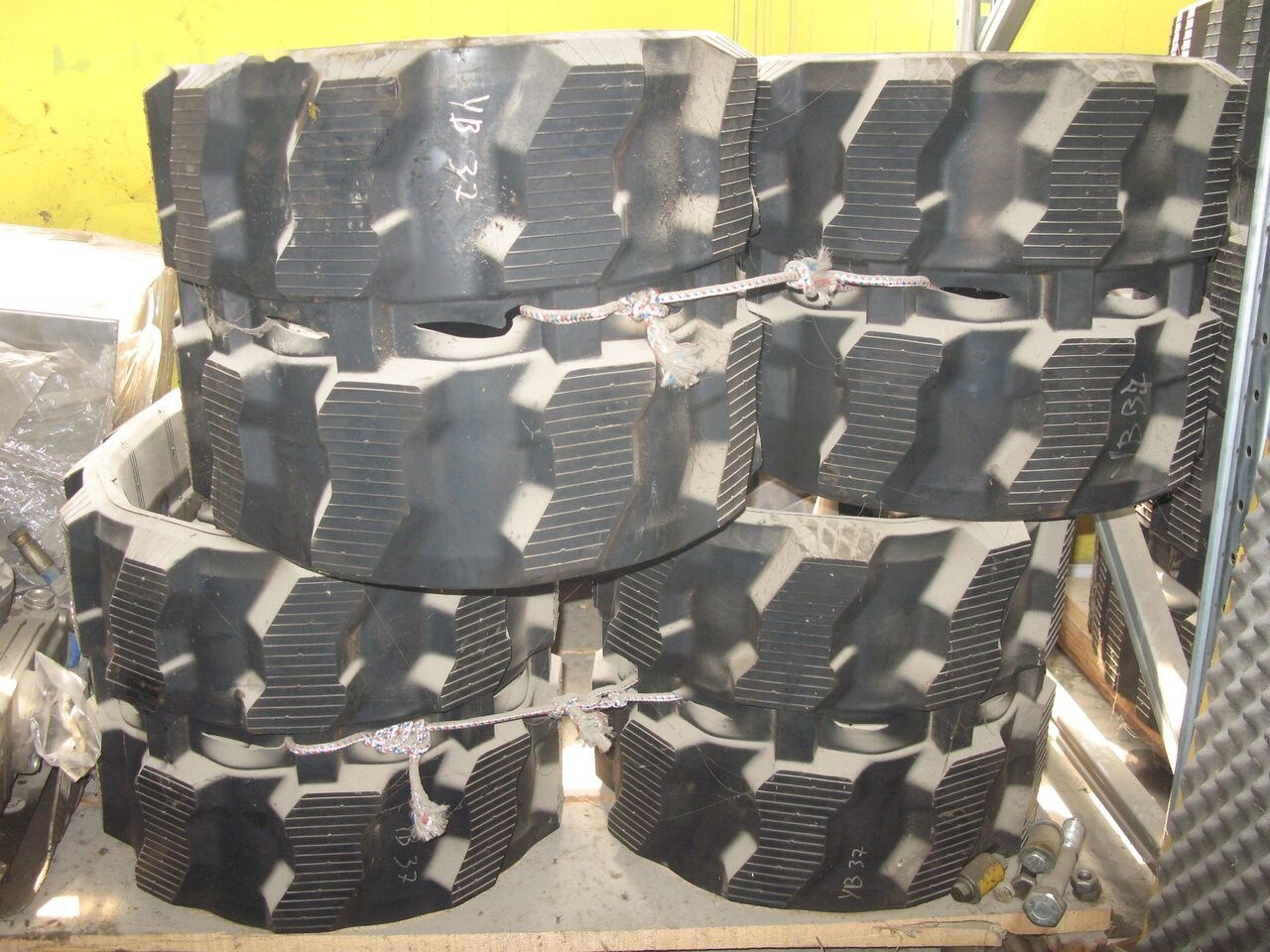 TAERYUK YB400X144X37 - Гусениці в категорії Екскаватори: фото 1 TAERYUK YB400X144X37 - Гусениці в категорії Екскаватори: фото 1