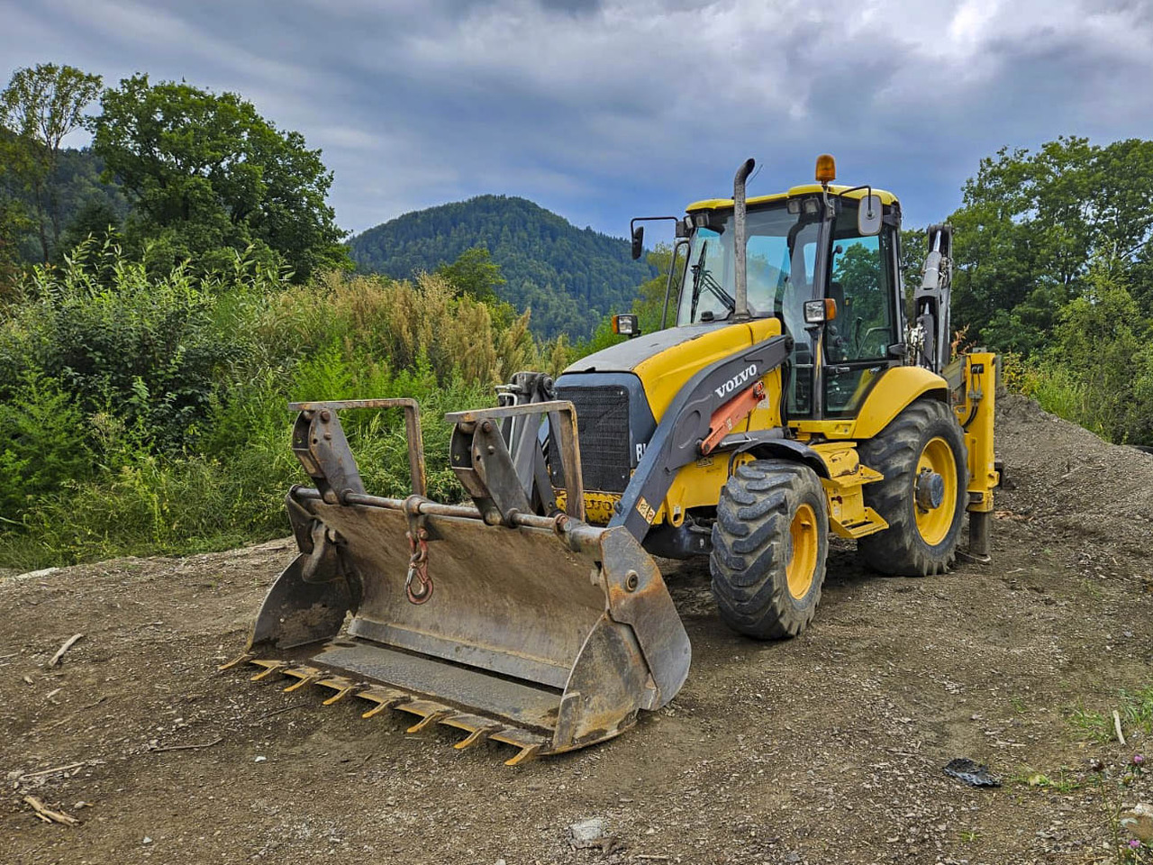 VOLVO BL71 - Екскаватор-навантажувач: фото 1 VOLVO BL71 - Екскаватор-навантажувач: фото 1