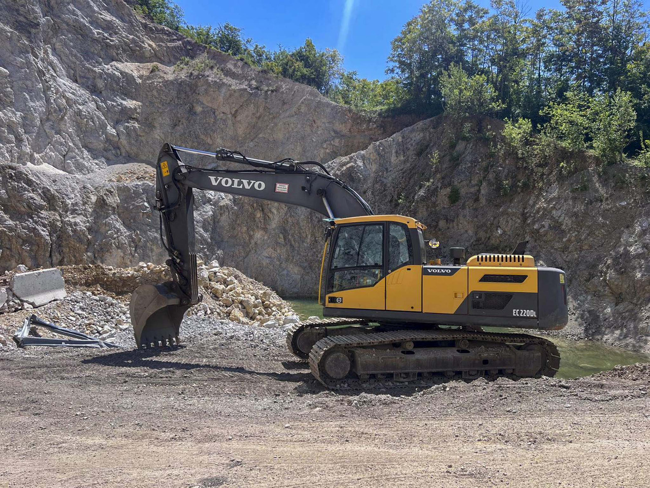 VOLVO EC220D - Гусеничний екскаватор: фото 1 VOLVO EC220D - Гусеничний екскаватор: фото 1