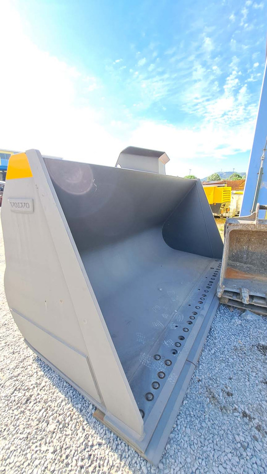 Колісний навантажувач VOLVO L220H: фото 8 Колісний навантажувач VOLVO L220H: фото 8