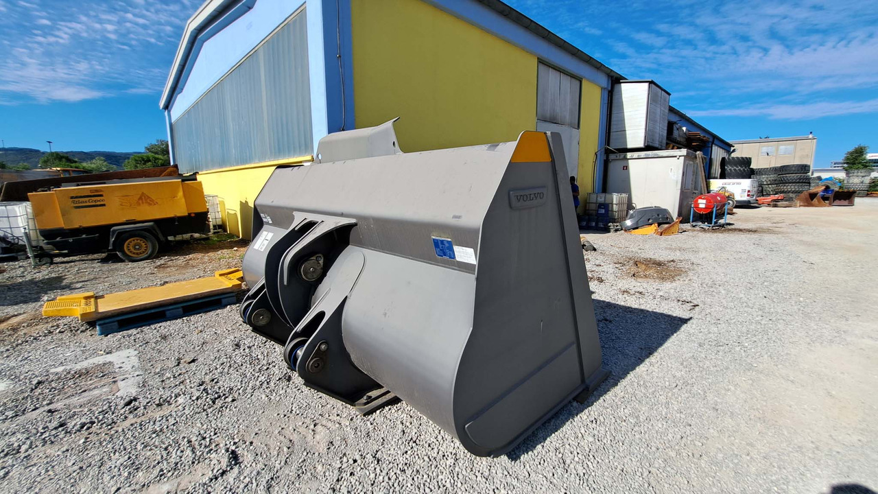 Колісний навантажувач VOLVO L220H: фото 9 Колісний навантажувач VOLVO L220H: фото 9