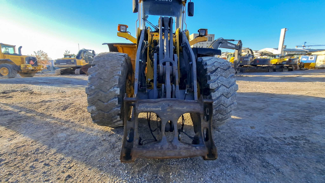 Volvo L120E - Колісний навантажувач: фото 2 Volvo L120E - Колісний навантажувач: фото 2