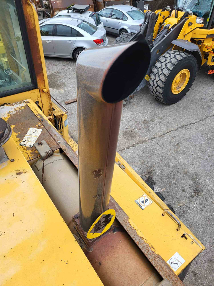 Volvo exhaust pipe - Вихлопна труба в категорії Навантажувачі: фото 2 Volvo exhaust pipe - Вихлопна труба в категорії Навантажувачі: фото 2