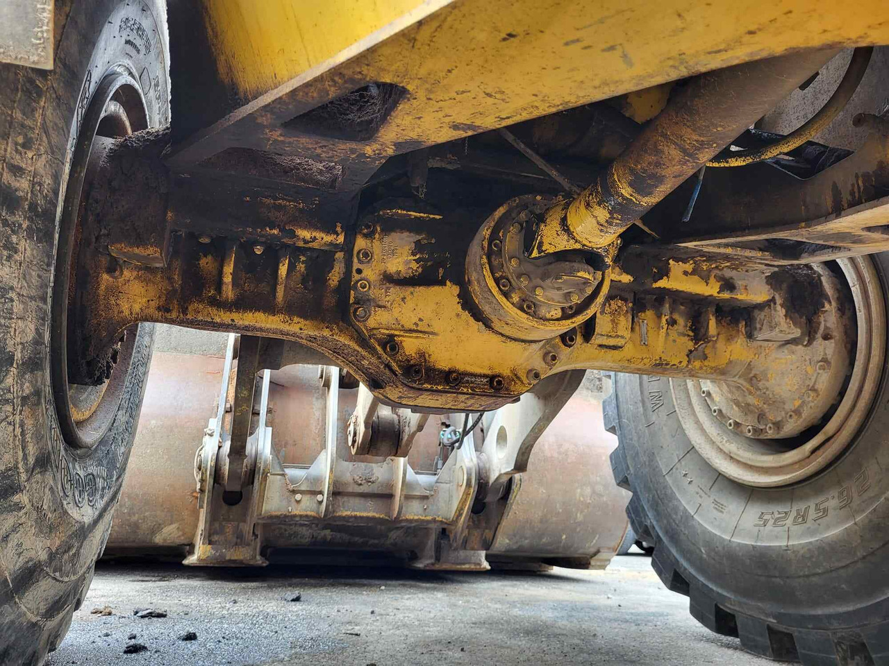 Volvo front axle - Передня вісь в категорії Навантажувачі: фото 1 Volvo front axle - Передня вісь в категорії Навантажувачі: фото 1