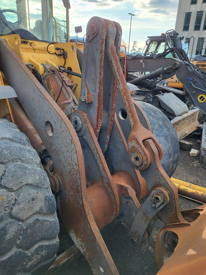 Volvo lifting framework - Запчастини в категорії Навантажувачі: фото 3 Volvo lifting framework - Запчастини в категорії Навантажувачі: фото 3