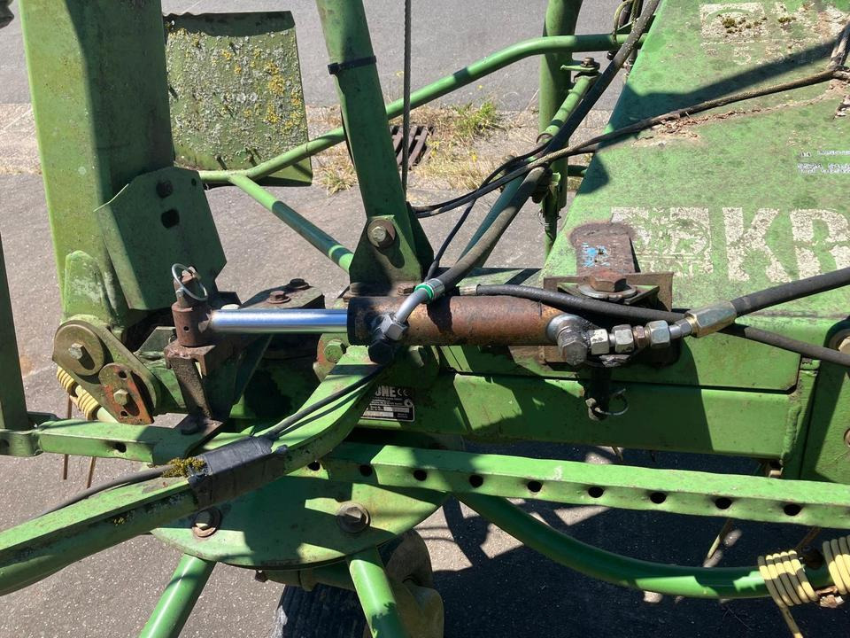 Krone KW 5.50 Wender, Heuer, Zetter hydr. Grenzstreueinrichtung - Сіноворушилка: фото 4 Krone KW 5.50 Wender, Heuer, Zetter hydr. Grenzstreueinrichtung - Сіноворушилка: фото 4