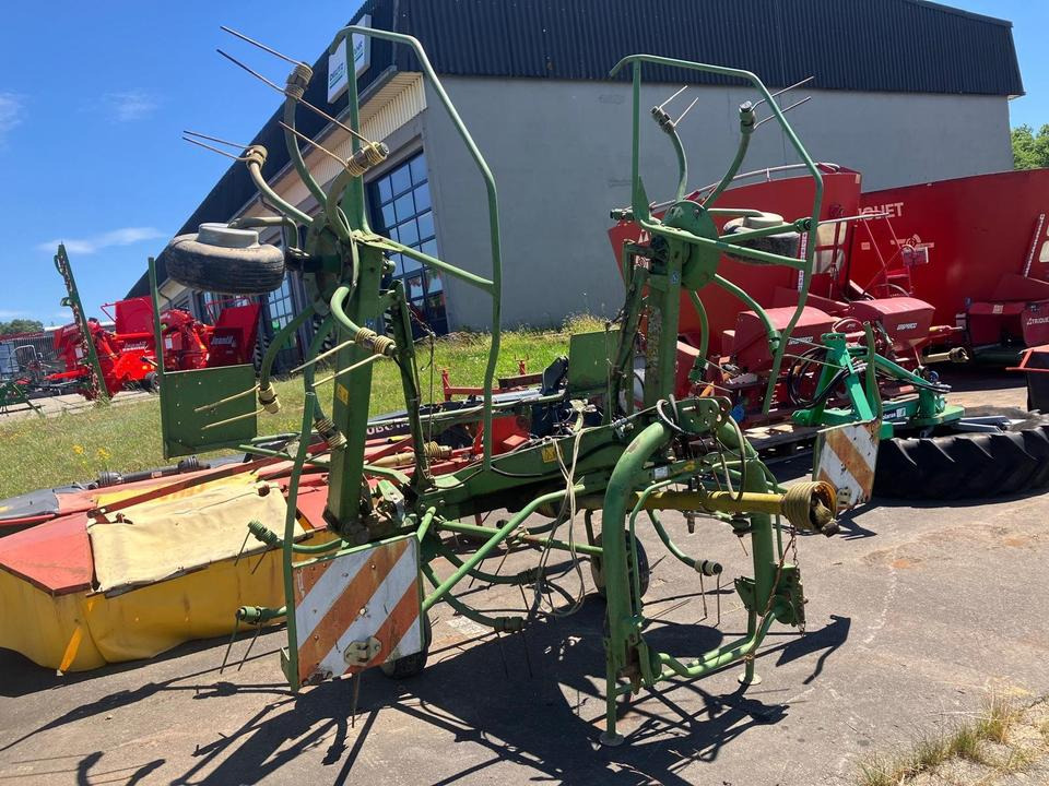 Krone KW 5.50 Wender, Heuer, Zetter hydr. Grenzstreueinrichtung - Сіноворушилка: фото 2 Krone KW 5.50 Wender, Heuer, Zetter hydr. Grenzstreueinrichtung - Сіноворушилка: фото 2