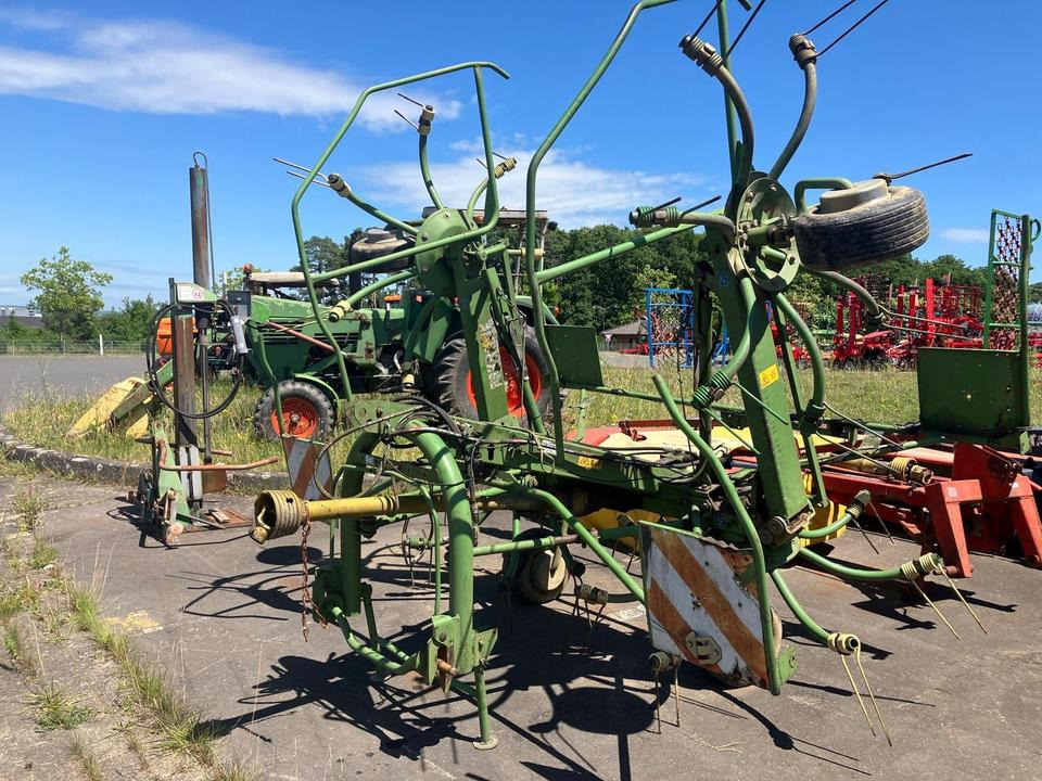 Krone KW 5.50 Wender, Heuer, Zetter hydr. Grenzstreueinrichtung - Сіноворушилка: фото 1 Krone KW 5.50 Wender, Heuer, Zetter hydr. Grenzstreueinrichtung - Сіноворушилка: фото 1