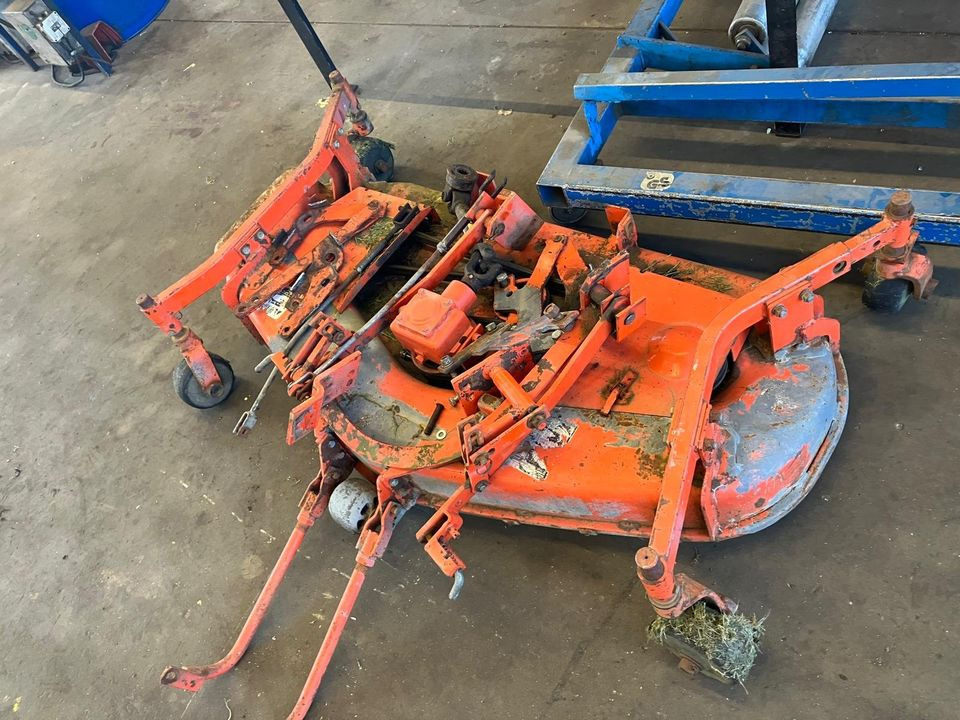 Mähwerk 1,35m mit Absaugung für Kubota B1550 - Запчастини: фото 2 Mähwerk 1,35m mit Absaugung für Kubota B1550 - Запчастини: фото 2