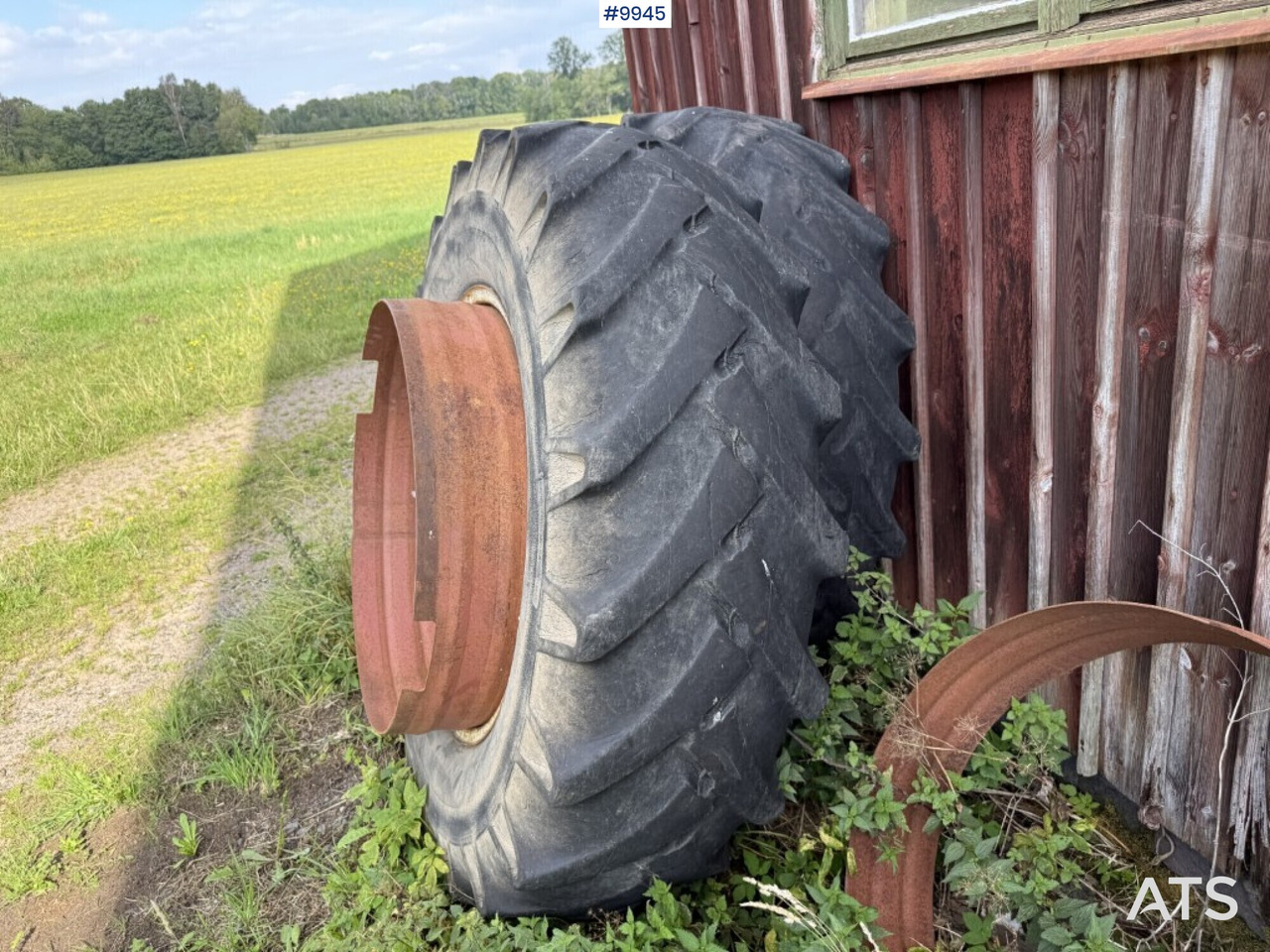 2 tractor tires with rims and rings - Колесо в категорії Трактори: фото 2 2 tractor tires with rims and rings - Колесо в категорії Трактори: фото 2