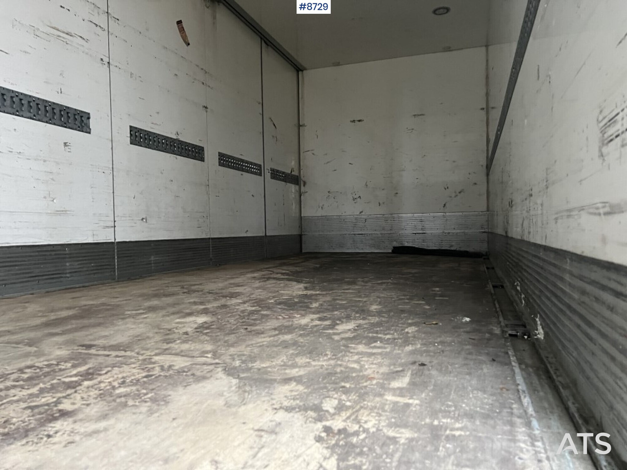 Box Truck Volvo FL 42 R with tailgate lift - Вантажівка з закритим кузовом: фото 5 Box Truck Volvo FL 42 R with tailgate lift - Вантажівка з закритим кузовом: фото 5