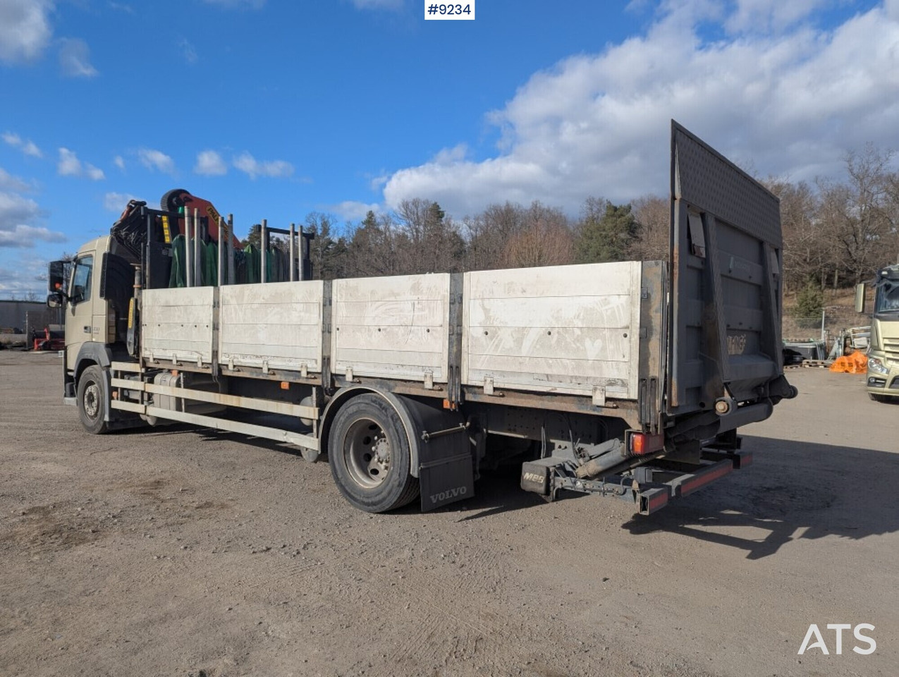 Crane Truck Volvo FM 330 4X2 with tail lift - Бортова вантажівка/ Платформа, Вантажівка з маніпулятором: фото 4 Crane Truck Volvo FM 330 4X2 with tail lift - Бортова вантажівка/ Платформа, Вантажівка з маніпулятором: фото 4