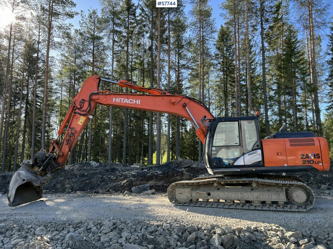 Hitachi ZX 210 LC-5B with rotortilt and gears SEE VIDEO - Гусеничний екскаватор: фото 1 Hitachi ZX 210 LC-5B with rotortilt and gears SEE VIDEO - Гусеничний екскаватор: фото 1