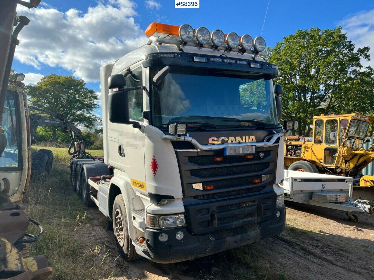 Hooklift truck Scania R580 8X4*4 with Plow and salt equipped - Гаковий мультиліфт вантажівка: фото 1 Hooklift truck Scania R580 8X4*4 with Plow and salt equipped - Гаковий мультиліфт вантажівка: фото 1