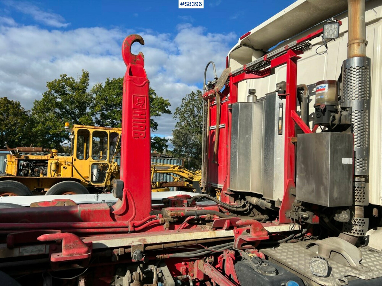 Hooklift truck Scania R580 8X4*4 with Plow and salt equipped - Гаковий мультиліфт вантажівка: фото 4 Hooklift truck Scania R580 8X4*4 with Plow and salt equipped - Гаковий мультиліфт вантажівка: фото 4