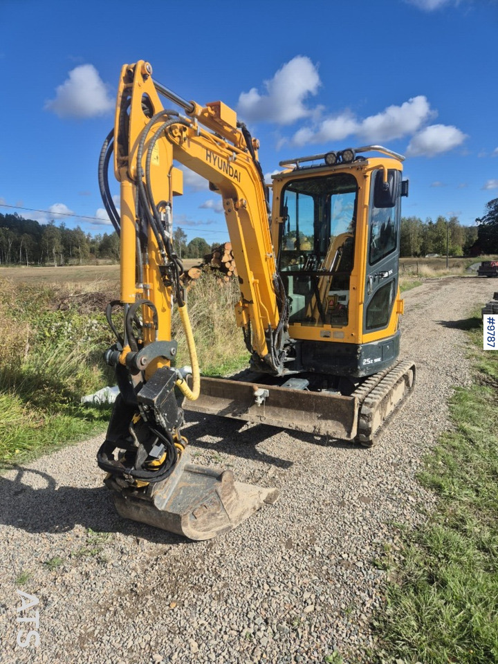 Hyundai 25Z-9AK mini excavator with tiltrotator and attachments - Міні-екскаватор: фото 2 Hyundai 25Z-9AK mini excavator with tiltrotator and attachments - Міні-екскаватор: фото 2