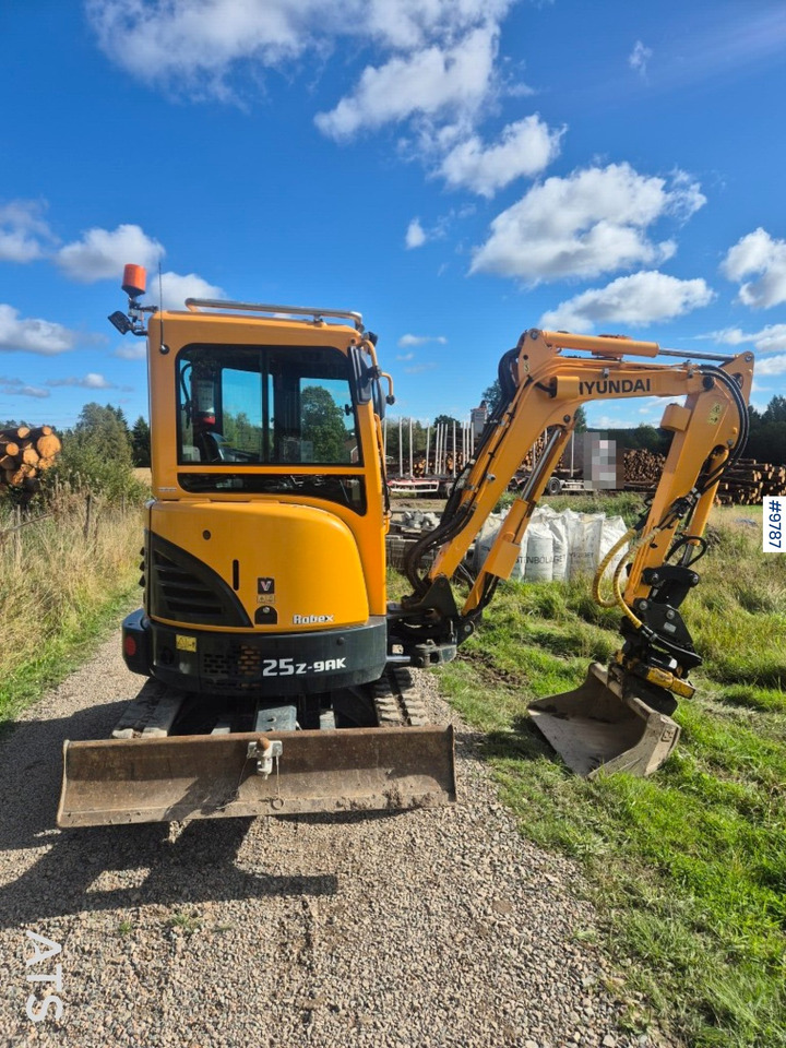 Hyundai 25Z-9AK mini excavator with tiltrotator and attachments - Міні-екскаватор: фото 3 Hyundai 25Z-9AK mini excavator with tiltrotator and attachments - Міні-екскаватор: фото 3