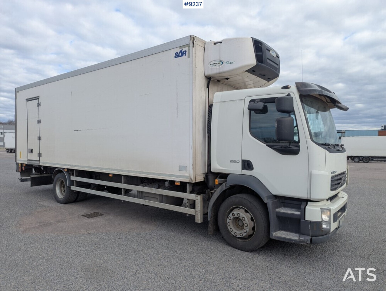Refrigerated Box truck Volvo FL 260 4X2 with tail lift (SEE VIDEO) - Рефрижератор вантажівка: фото 2 Refrigerated Box truck Volvo FL 260 4X2 with tail lift (SEE VIDEO) - Рефрижератор вантажівка: фото 2