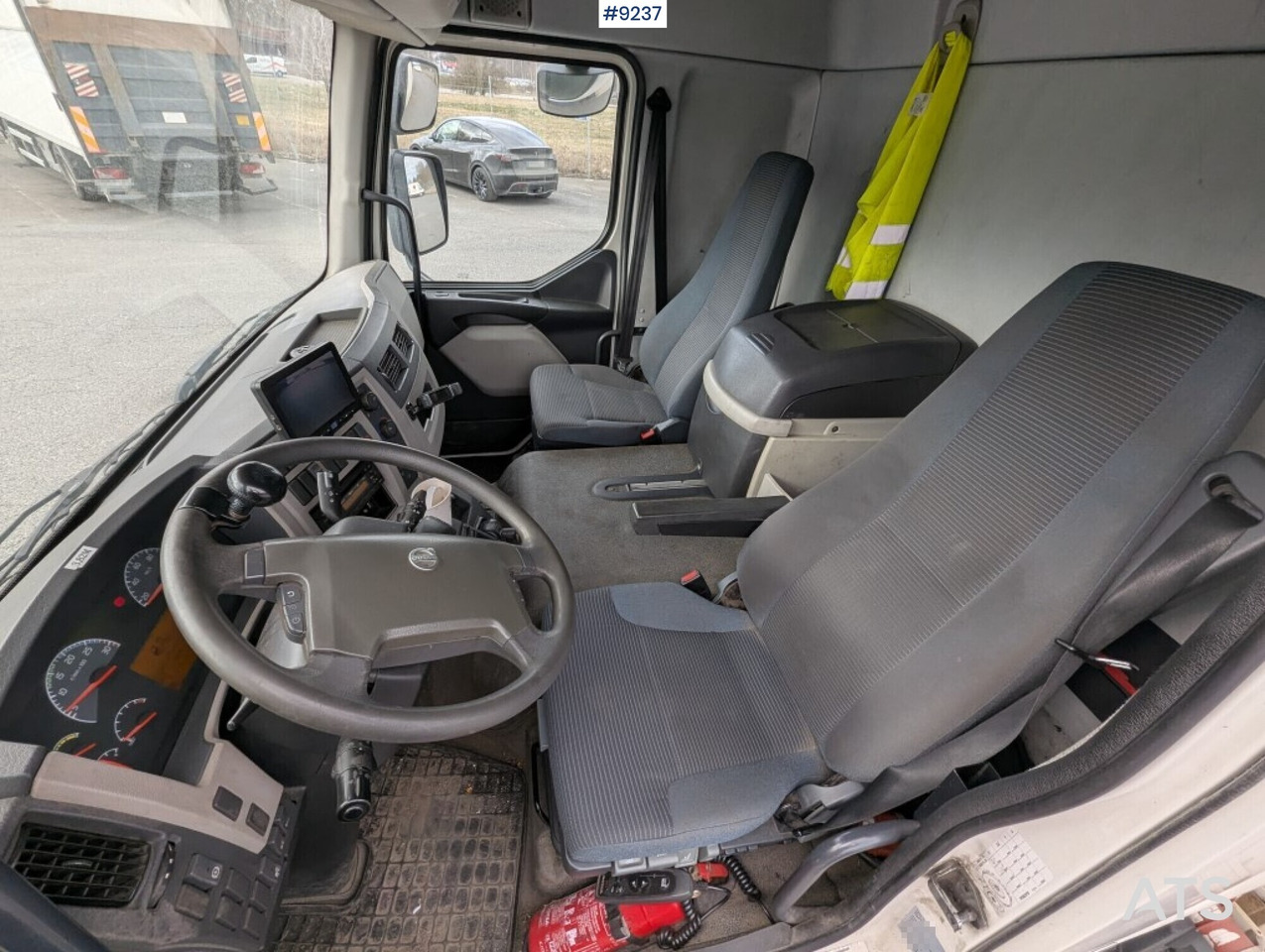 Refrigerated Box truck Volvo FL 260 4X2 with tail lift (SEE VIDEO) - Рефрижератор вантажівка: фото 5 Refrigerated Box truck Volvo FL 260 4X2 with tail lift (SEE VIDEO) - Рефрижератор вантажівка: фото 5