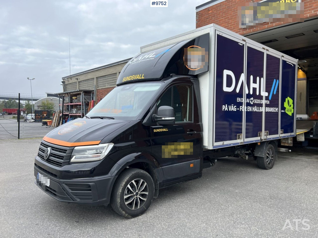 Volkswagen Crafter with tail lift - Фургон з закритим кузовом: фото 1 Volkswagen Crafter with tail lift - Фургон з закритим кузовом: фото 1