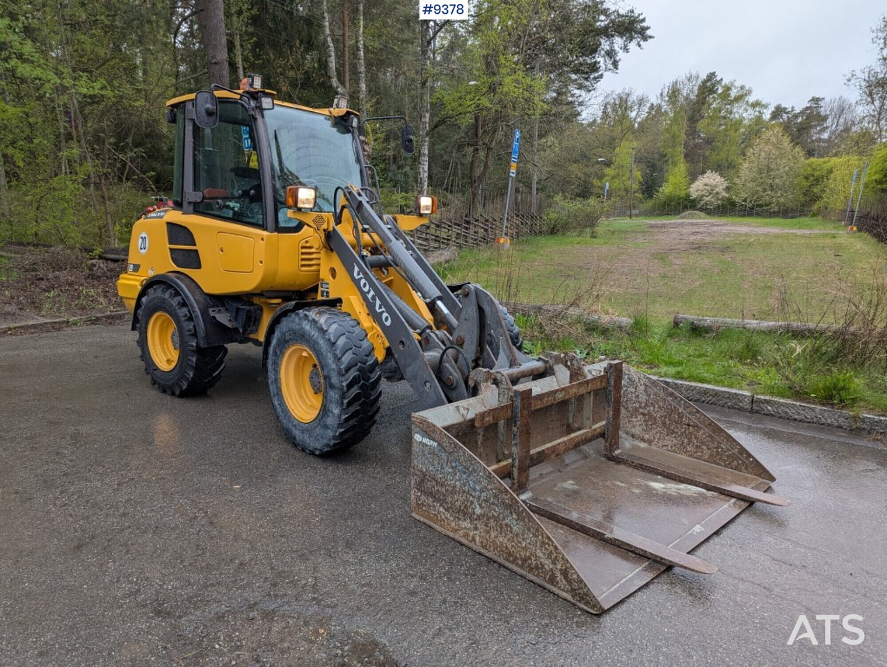 Wheel loader Volvo L25F with attachments (SEE VIDEO) - Колісний навантажувач: фото 1 Wheel loader Volvo L25F with attachments (SEE VIDEO) - Колісний навантажувач: фото 1